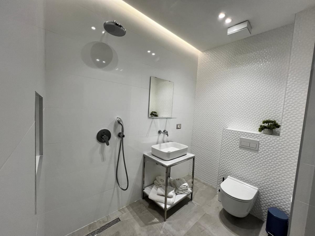 Enzo Rooms & Apartment Blloku Tirana Exteriér fotografie