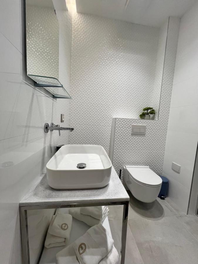 Enzo Rooms & Apartment Blloku Tirana Exteriér fotografie