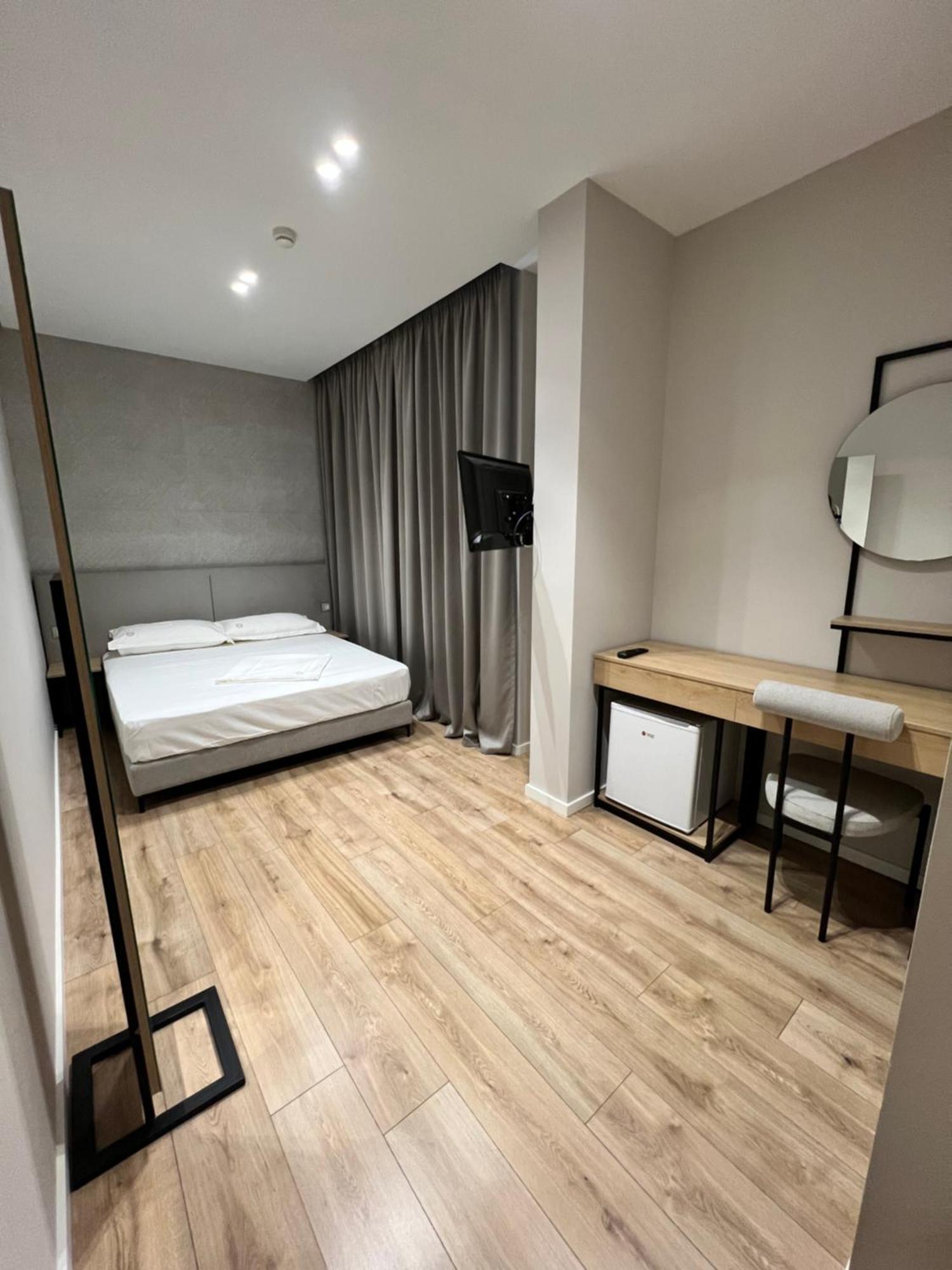 Enzo Rooms & Apartment Blloku Tirana Exteriér fotografie
