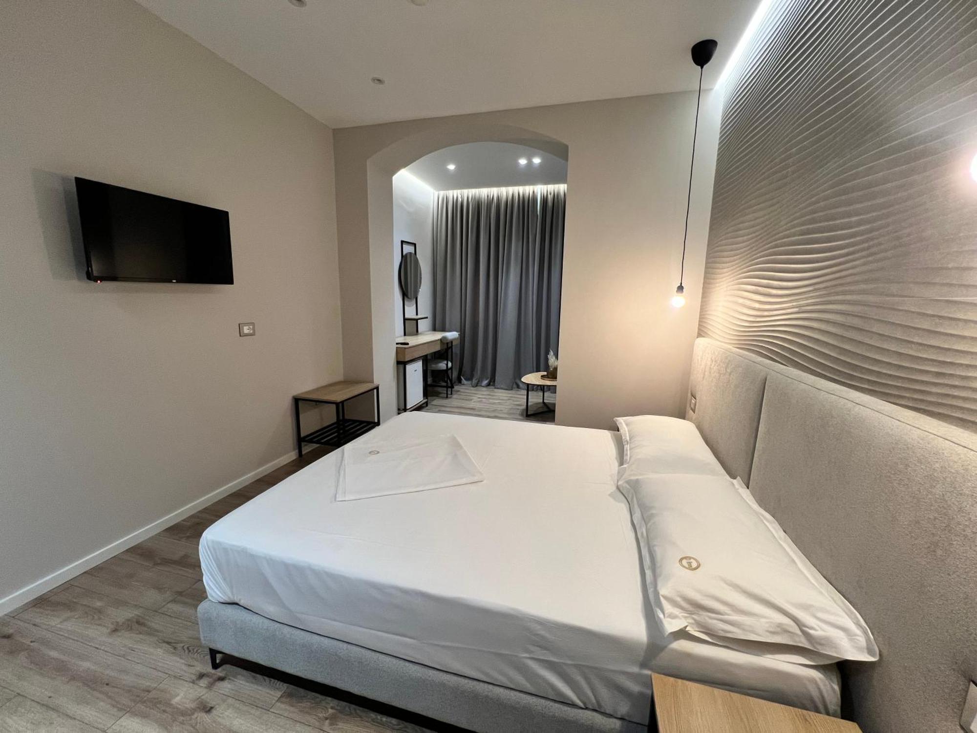 Enzo Rooms & Apartment Blloku Tirana Exteriér fotografie